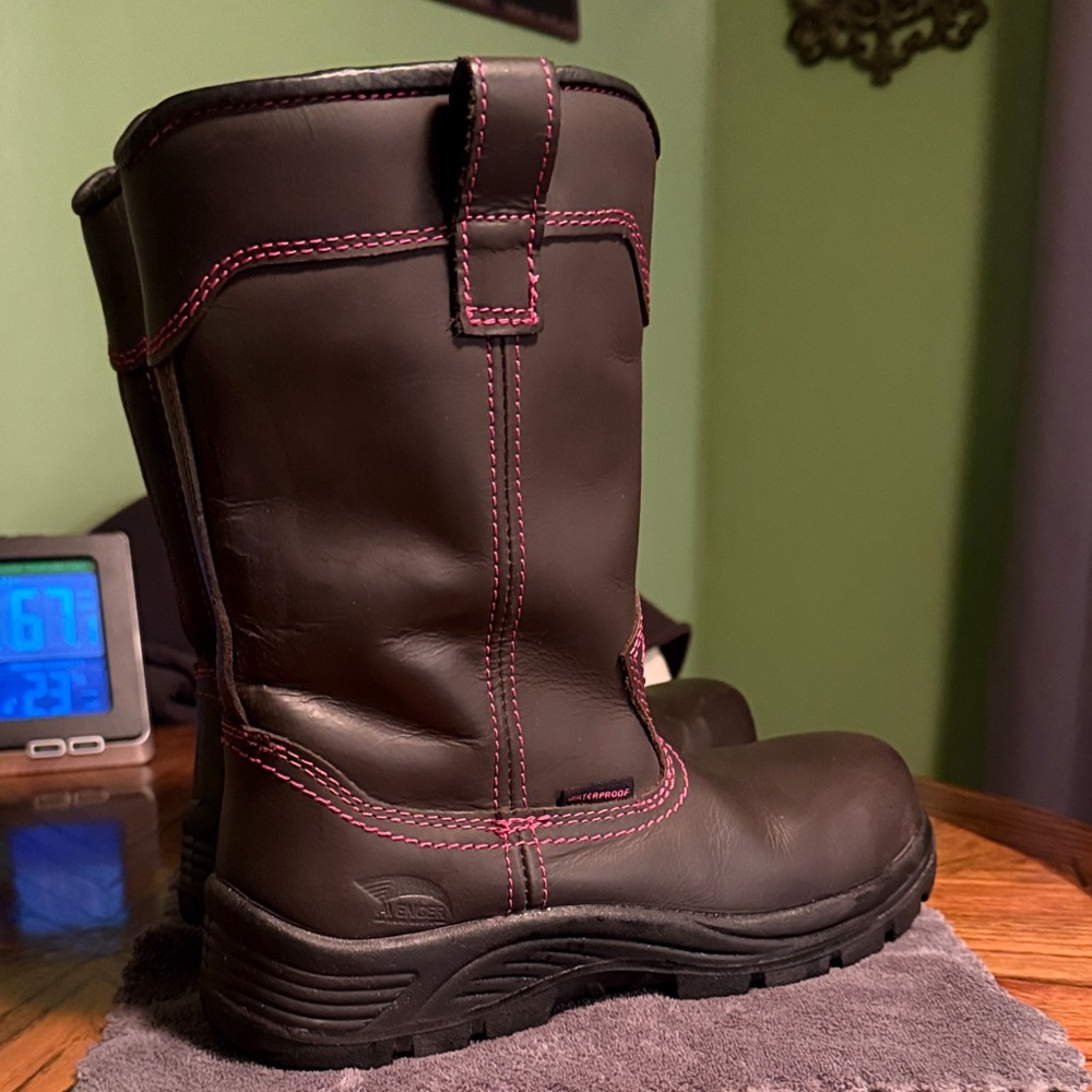 Women’s Avengers composite toe boots.